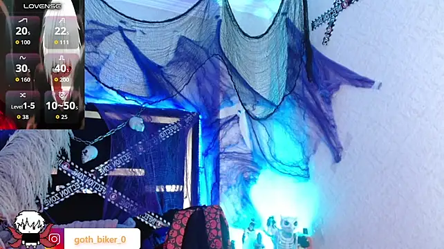 Bunny_O - Topless + nipples clamps 🍒