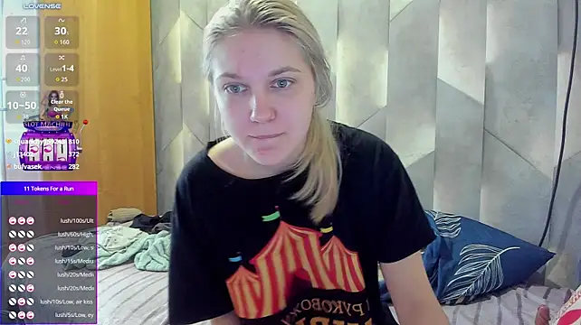 Tiny_Kiss - finger in ass