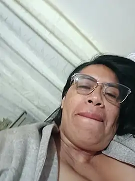 Emilif_ - Montar Almohada + Fingir Orgasmos