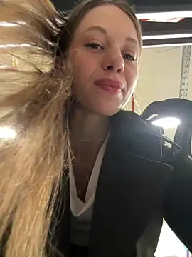 Olivia_Jemison - Spread my pussy + touch my clit close