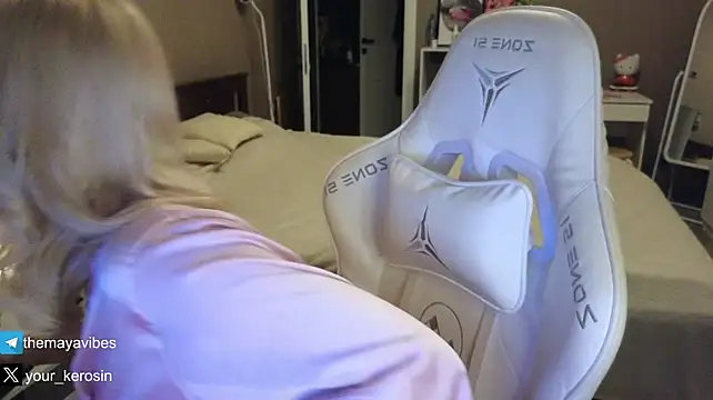 Maya_NextDoor - Body tour