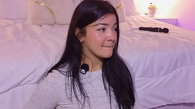 EmmaBlossom - cameltoe close up