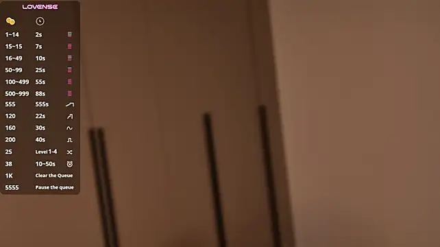 Bella_xx__ - ass tease close-up