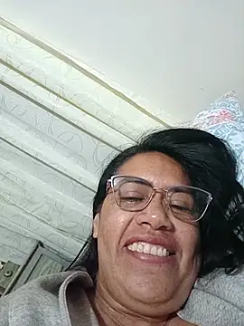 Emilif_ - Montar Almohada + Fingir Orgasmos