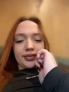 LisaCatt - play with nipples for 6 minutes