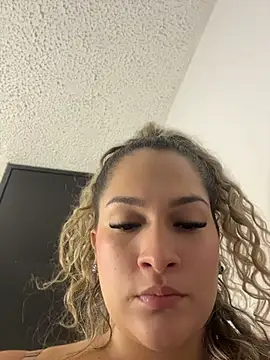 Sara_smiiith211 - oil on my tits