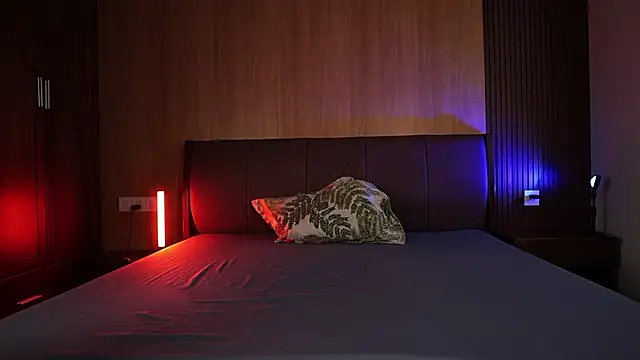 VikkiLustfull - MAKE ME CUM