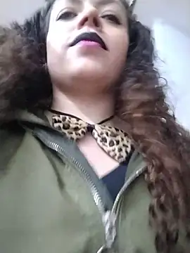 Ruby_diamonds - twerking on four