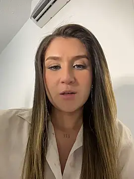 IsabelleMilan - masturbating in front of my friends