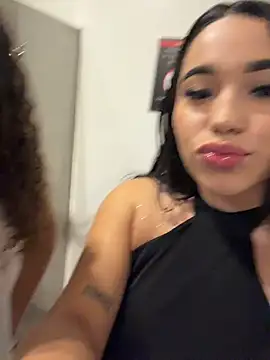 SofiaWildee - Flash boobs