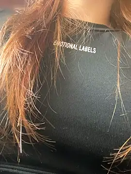 LisaCatt - play with nipples for 6 minutes