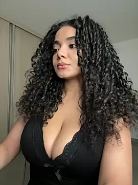 Curlyierr - Slide your cock on my tits with oil