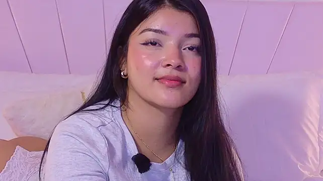 EmmaBlossom - cameltoe close up