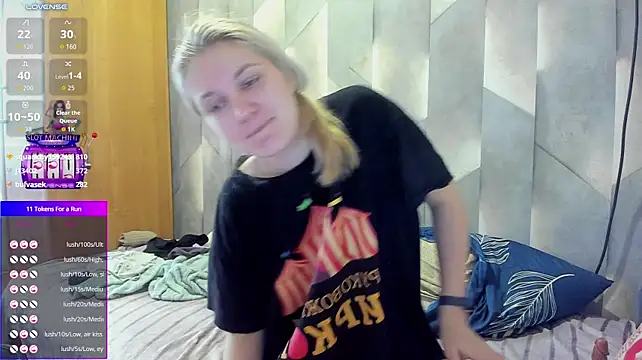 Tiny_Kiss - finger in ass