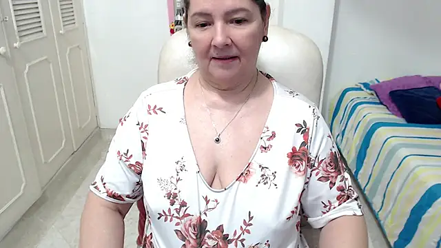 Leonela_69 - mommy is horny come play with me