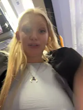 Elfi_InPublic - Pinch nipples under top in full bus