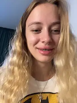 Enjoy_my_beauty - suck fingers & eye contact