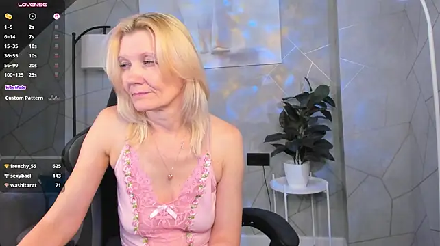Julie_Lucas