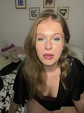 HannahMontana18 - play with my pussy over my panties 1 min