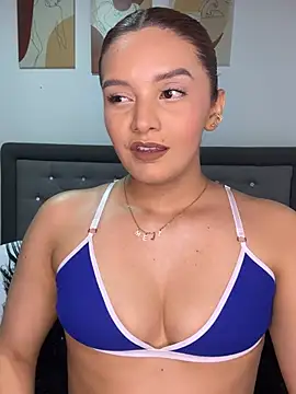 Melanyprada - NIPPLES CLAMPS💕 + NIPPLES CLOSE UP!