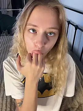 Enjoy_my_beauty - suck fingers & eye contact