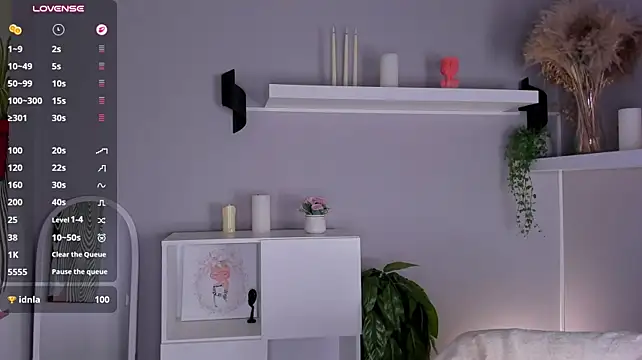 Alice_Taylori - Oil on boobs + massage