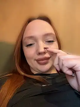 LisaCatt - play with nipples for 6 minutes