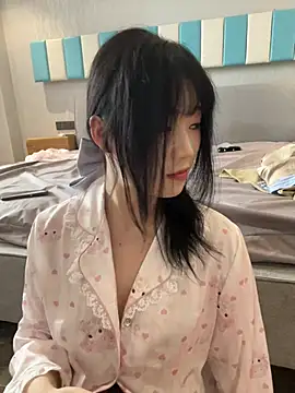 Youyouaini - 玩弄乳头