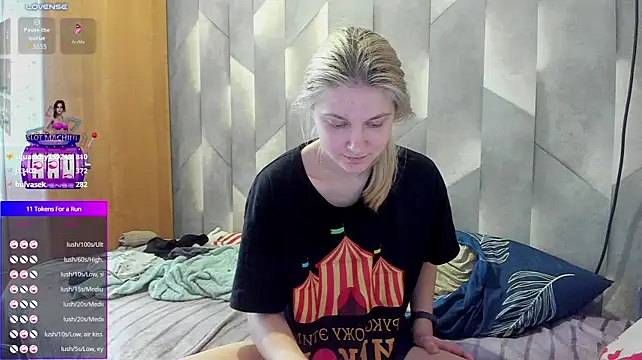 Tiny_Kiss - finger in ass