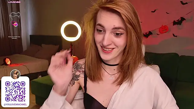 MiaKomoi - now lets play with my pussy