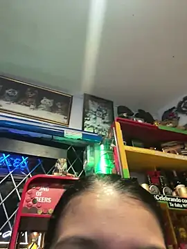 Evelyn_1702 - Show your ass in the store's bathroom