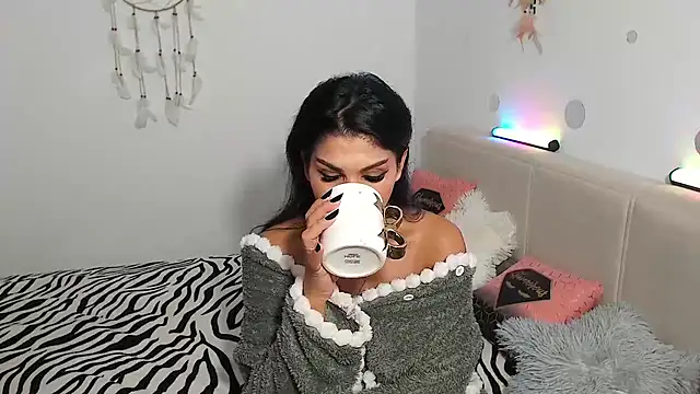 NickyHotXO - Who wants to see squirt with🔞🤤🍌👙🍑👙
