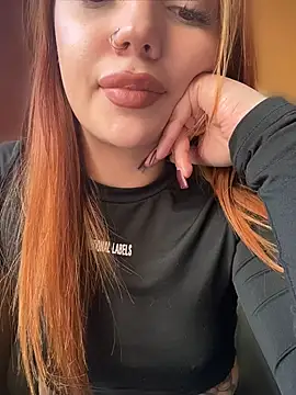 LisaCatt - play with nipples for 6 minutes