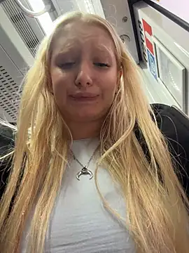 Elfi_InPublic - Camel toe+slap pussy LOUD in bus