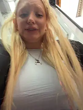 Elfi_InPublic - Camel toe+slap pussy LOUD in bus