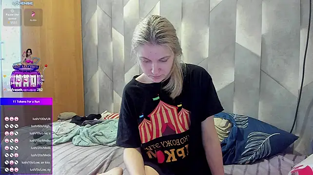 Tiny_Kiss - finger in ass