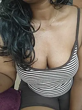 Tamil_aruna69 - Ice on boobs 🤣