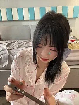 Youyouaini - 玩弄乳头