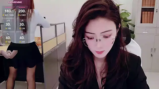 Yangyang-777 - 🎀办公室新装了摄像头，但具体位置不知道在哪里，气不气人