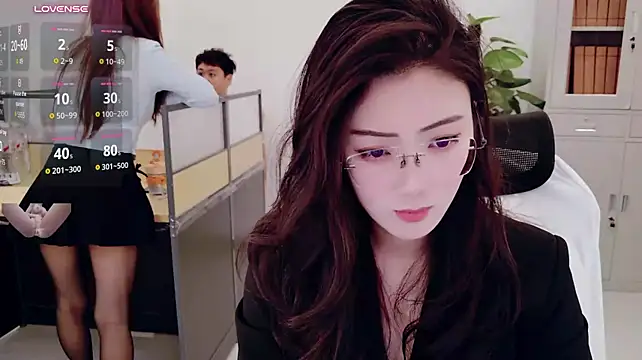 Yangyang-777 - 🎀办公室新装了摄像头，但具体位置不知道在哪里，气不气人
