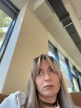 Crazy-Rosa - Hi guys 💋play with my pussy💋
