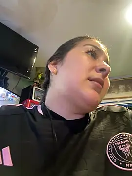Evelyn_1702 - Show your ass in the store's bathroom