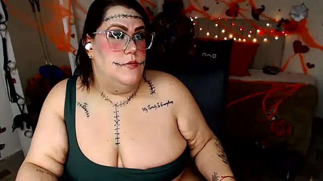 GiannaMorrys - 👻 My Pussy need Attention👉Tip Here 😻