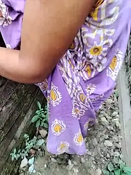 Cpple2 - Nude on road side