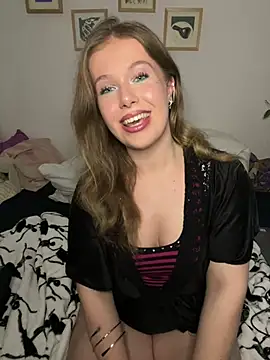 HannahMontana18 - play with my pussy over my panties 1 min