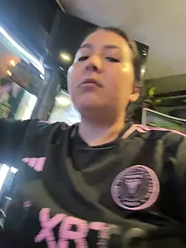 Evelyn_1702 - Show your ass in the store's bathroom