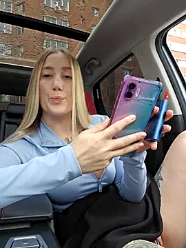SvetLive - Squirt in car