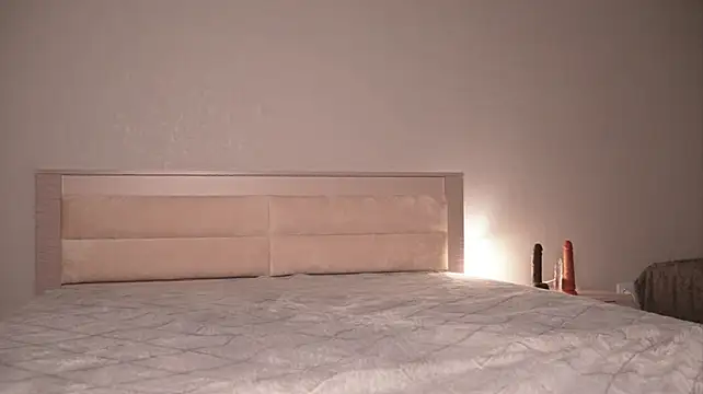 Soft_Eva - rub my peachy pussy through the fabrics