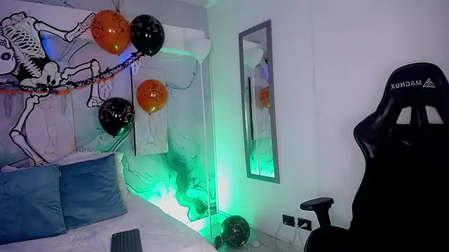 MylaDreams - show boobs