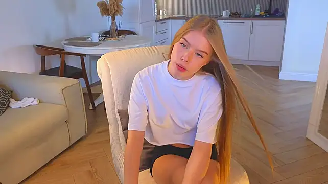 EnriquetaThomley - Make my panties visible and strap tease